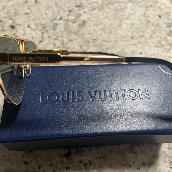 🔴SOLD Louis Vuitton Evidence Metal Pilot Sunglasses, Like New Condition - Picture 6 of 7